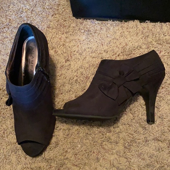 Black faux suede shoes - Picture 1 of 2